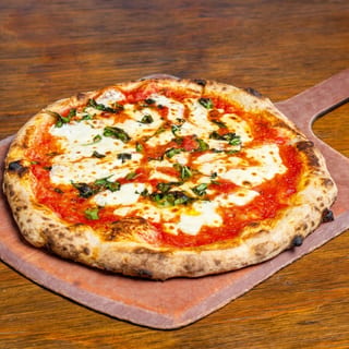 Pizza 900 Laguna Hills: Where a 900-Degree Oven Does the Talking